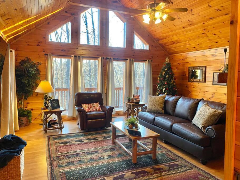 Great Location Pool Table Hot Tub Villa Gatlinburg Exterior photo