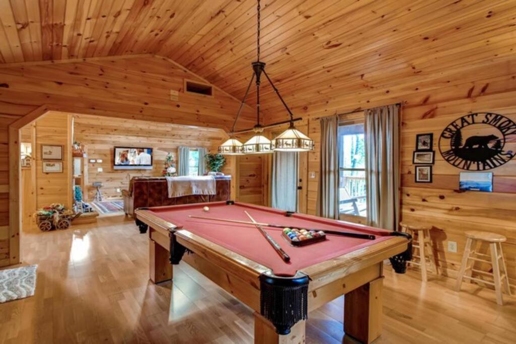 Great Location Pool Table Hot Tub Villa Gatlinburg Exterior photo