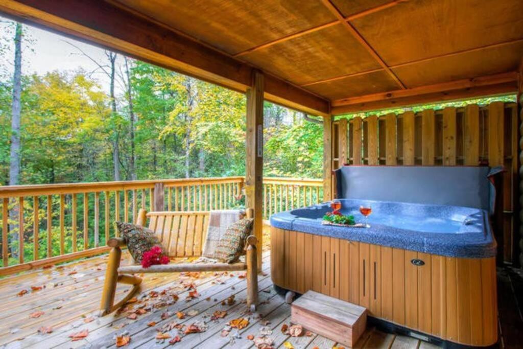 Great Location Pool Table Hot Tub Villa Gatlinburg Exterior photo